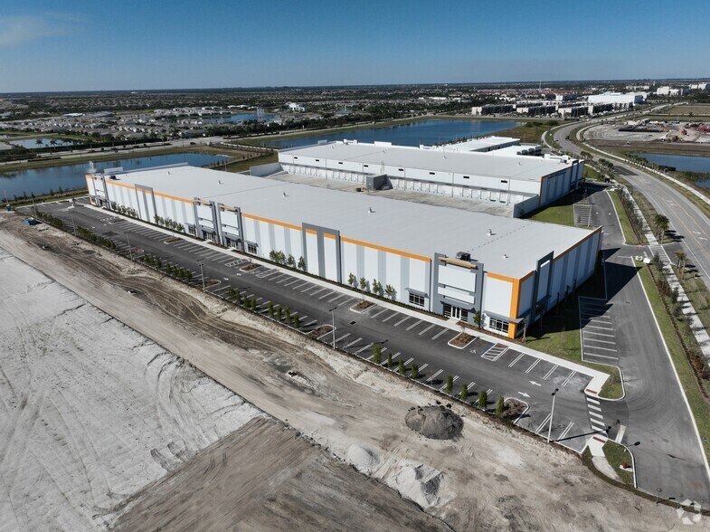 12070 SW Tom Mackie Blvd, Port Saint Lucie, FL à louer – Image 2 sur 19