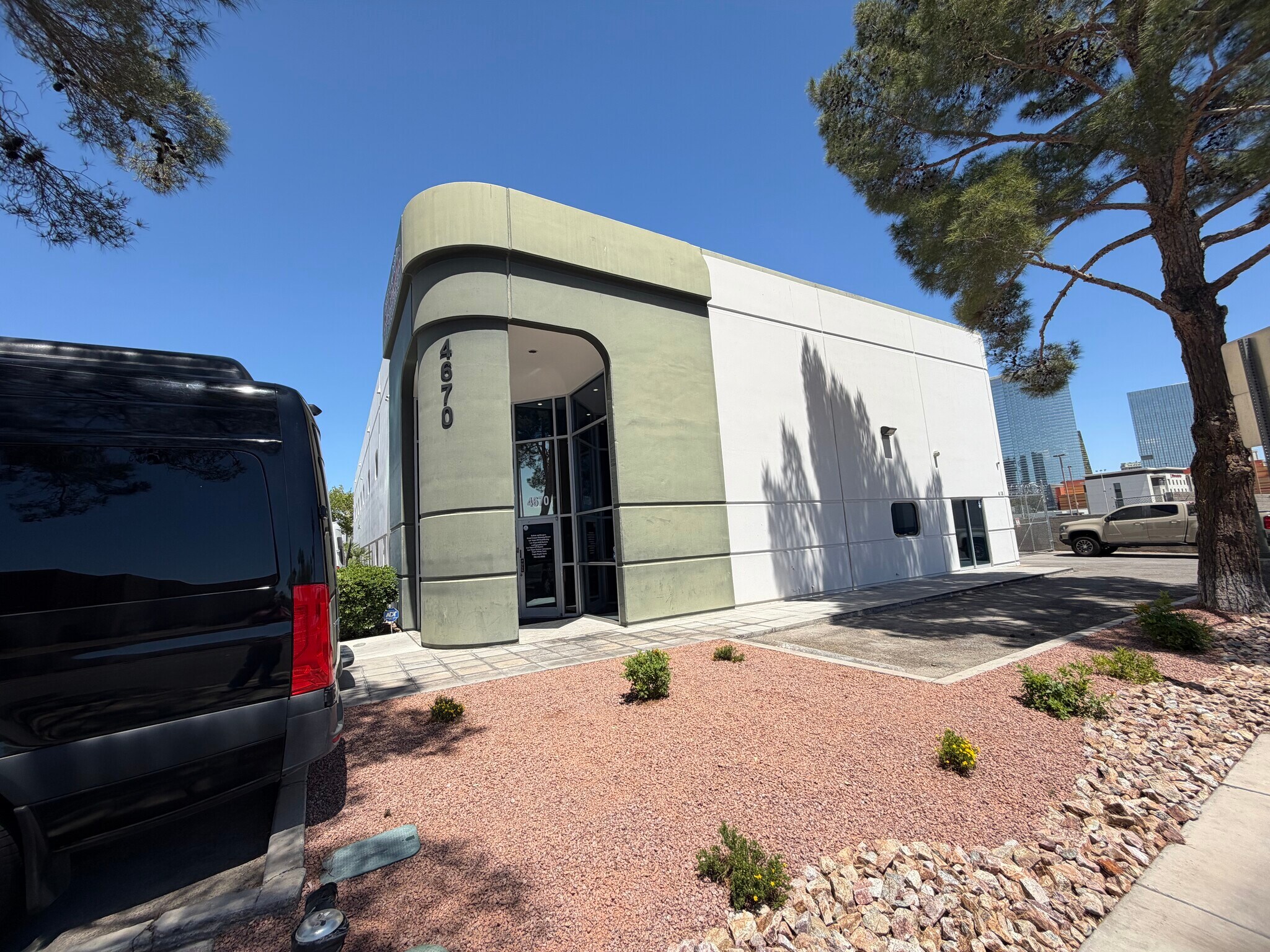 4670 Polaris Ave, Las Vegas, NV à louer Photo principale– Image 1 sur 15