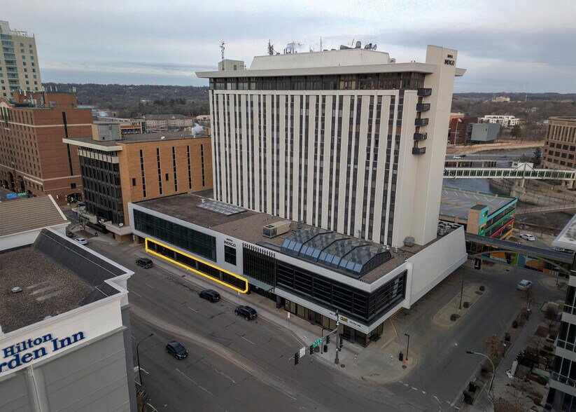 220 Broadway Ave S, Rochester, MN à vendre - Photo de l’immeuble – Image 1 sur 27