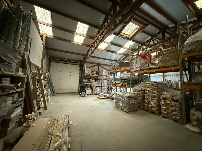 Local d’activités dans Maromme à louer - Photo de l’immeuble – Image 2 sur 8