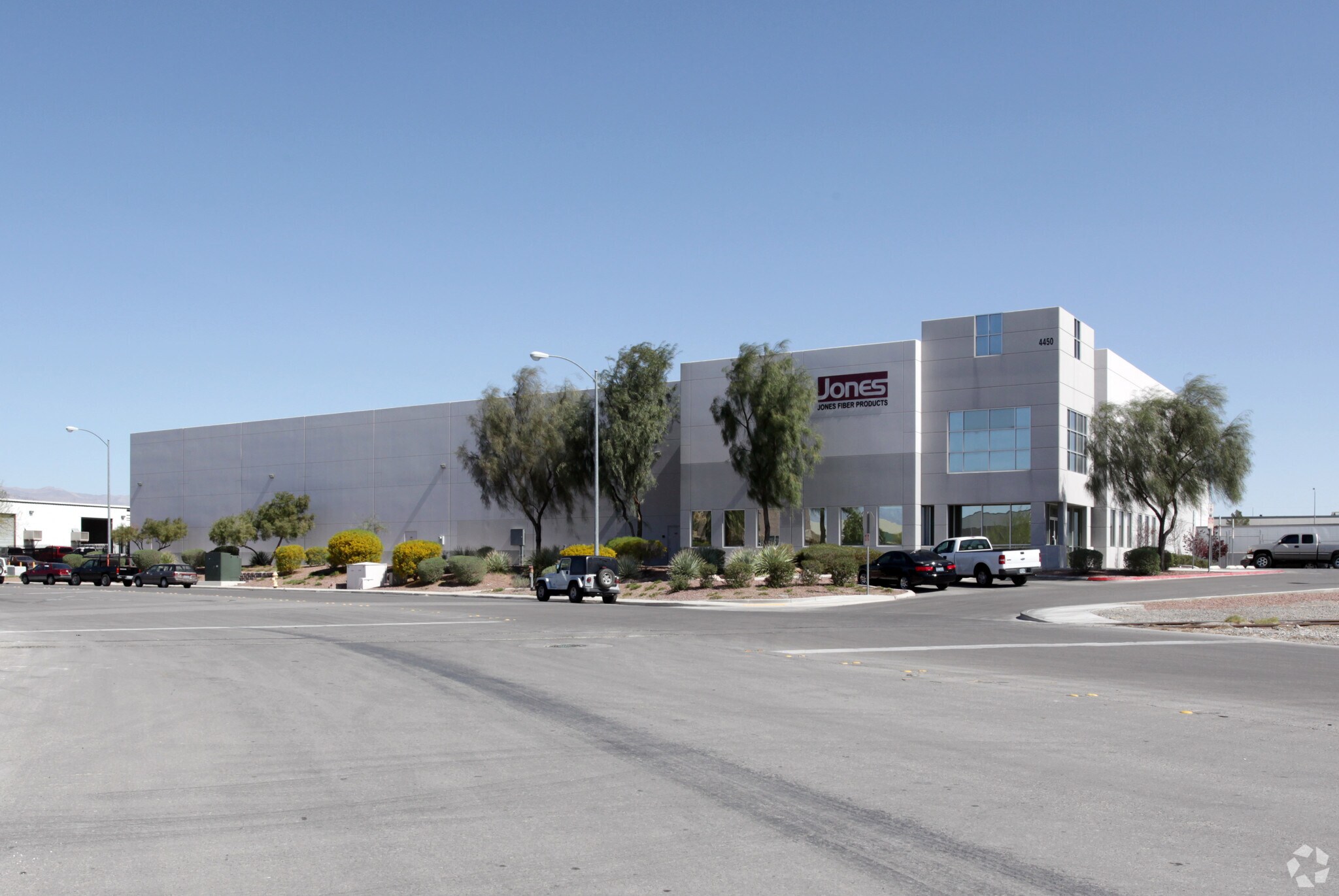 4450 N Walnut Rd, North Las Vegas, NV à louer Photo de l’immeuble– Image 1 sur 5