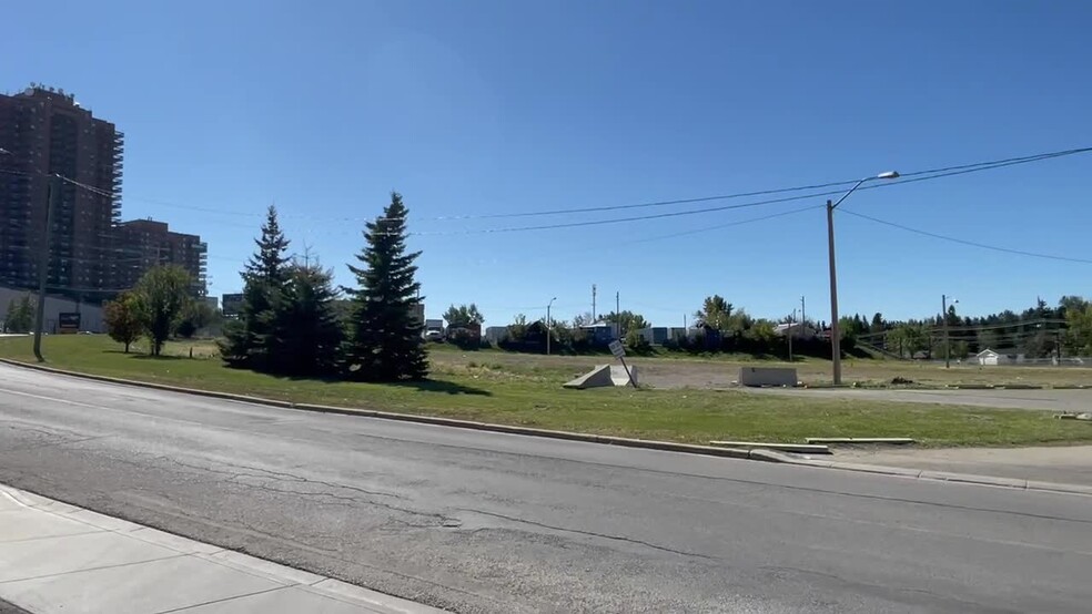 9527 Horton Rd SW, Calgary, AB à louer - Vidéo sur l’annonce professionnelle – Image 2 sur 7