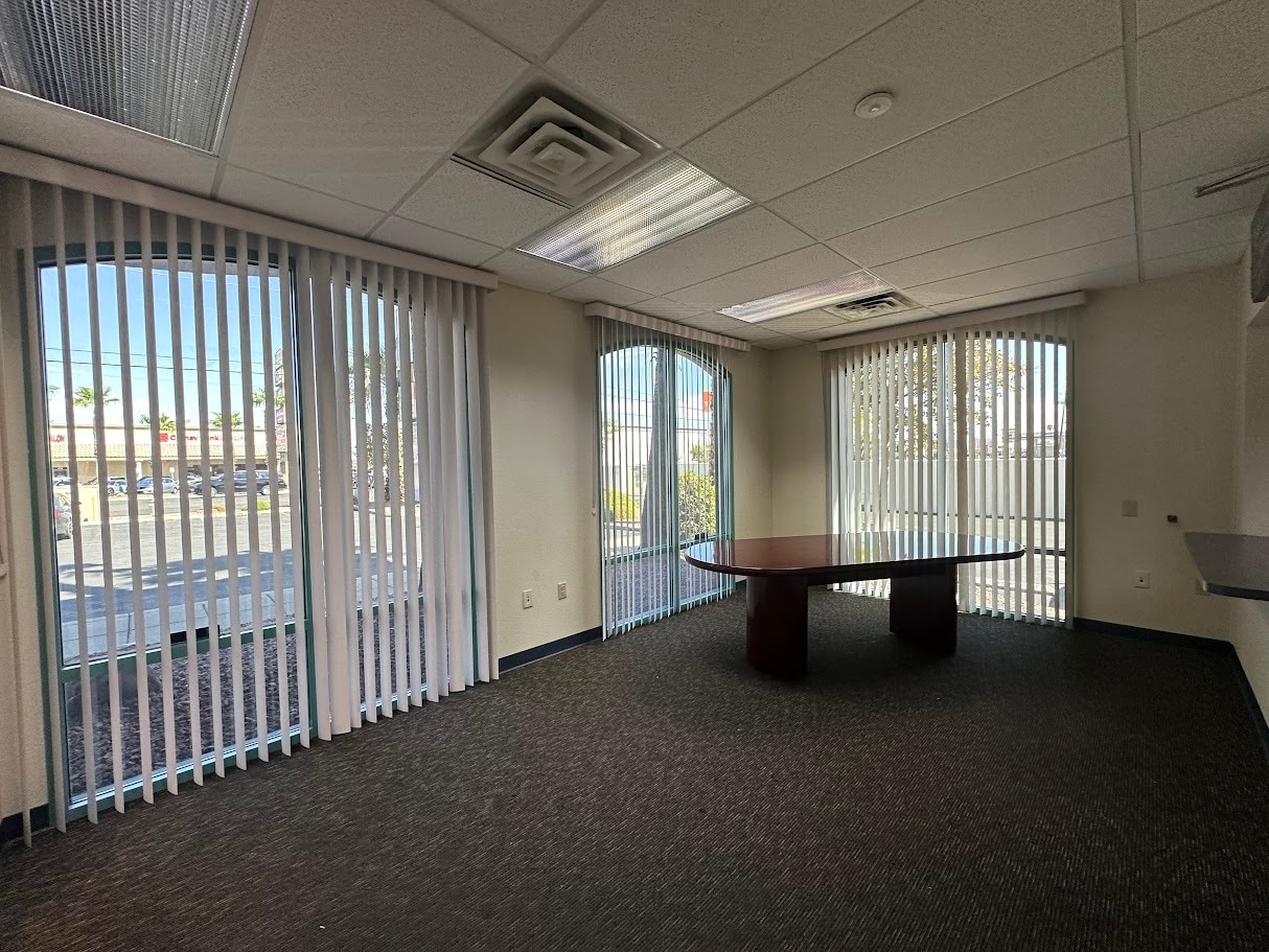 6145-6175 Spring Mountain Rd, Las Vegas, NV à louer Photo intérieure– Image 1 sur 7