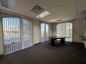 6145-6175 Spring Mountain Rd, Las Vegas, NV à louer Photo intérieure– Image 1 sur 7