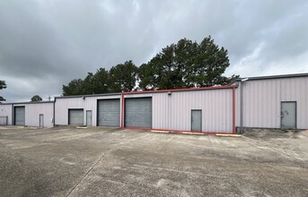 512 Bryant Rd, Conroe, TX à louer Photo intérieure– Image 2 sur 9