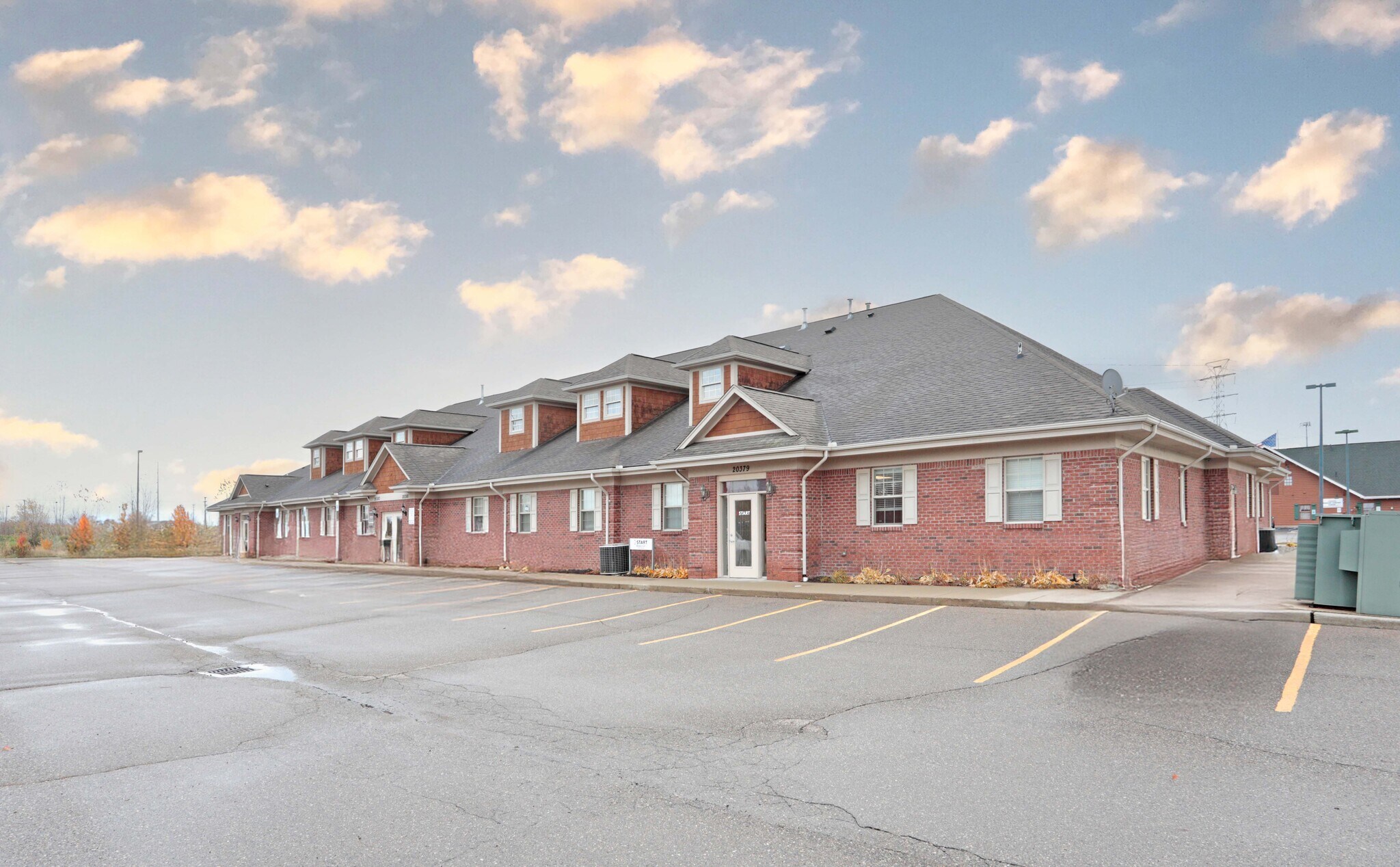 20371-20385 Hall Rd, Macomb Township, MI à louer Photo principale– Image 1 sur 2
