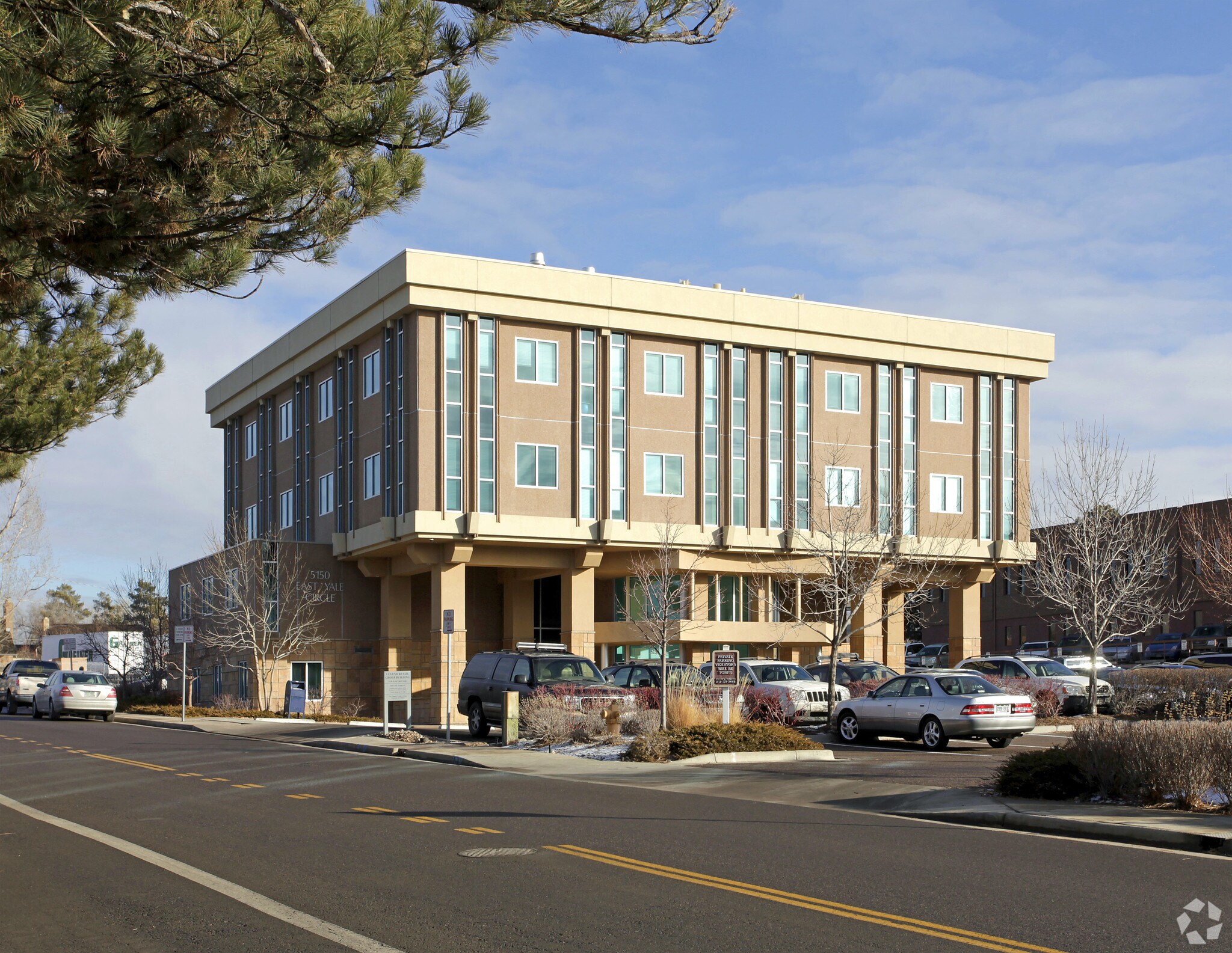 5150 E Yale Cir, Denver, CO à louer Photo principale– Image 1 sur 4