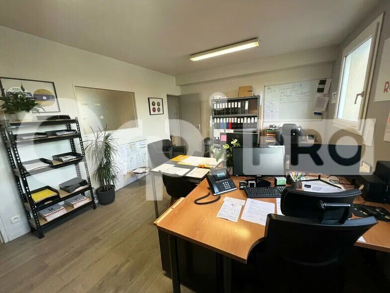 Bureau dans Villecresnes à louer - Photo de l’immeuble – Image 2 sur 12
