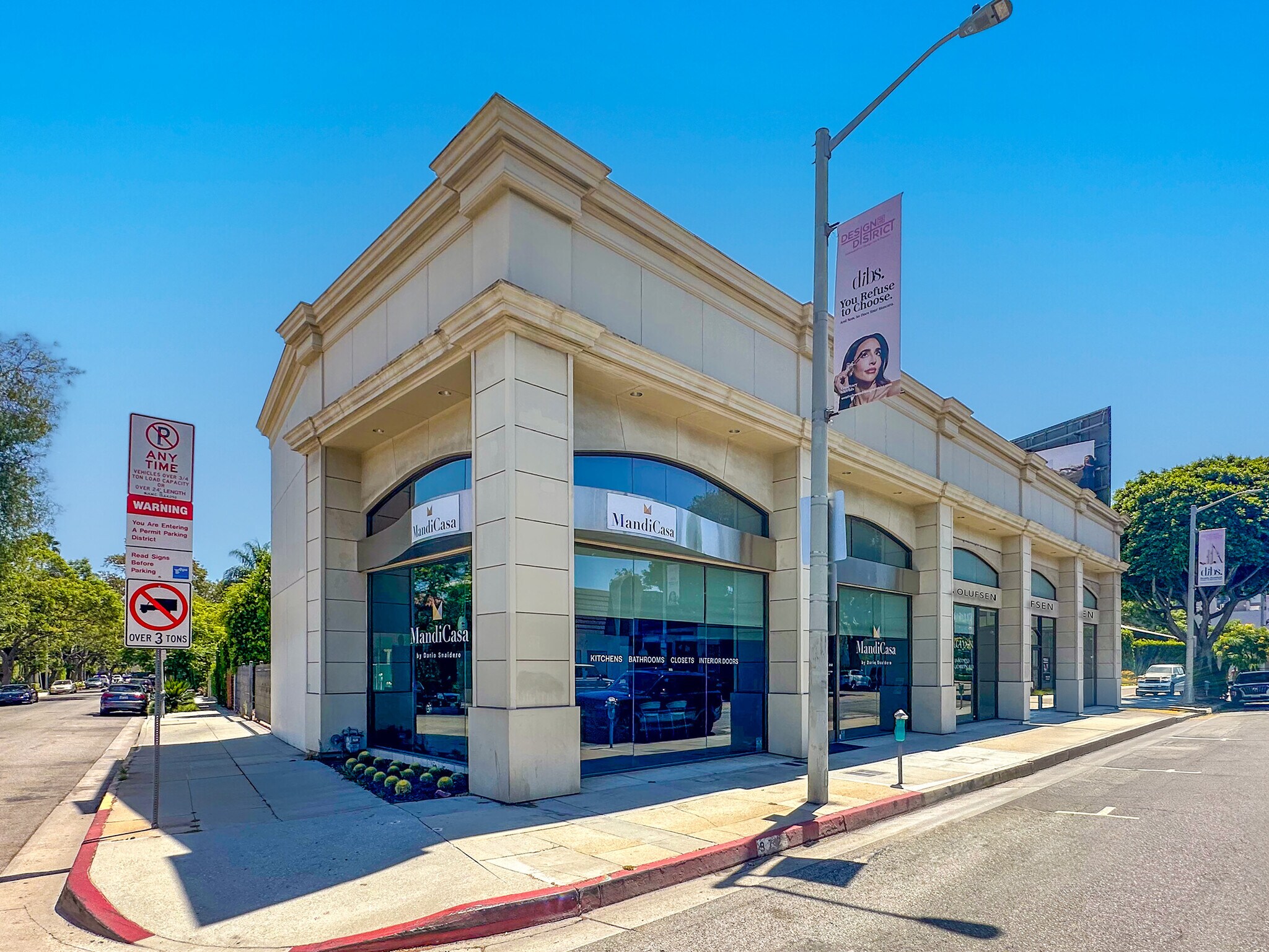 370-372 N Robertson Blvd, West Hollywood, CA à louer Photo principale– Image 1 sur 6