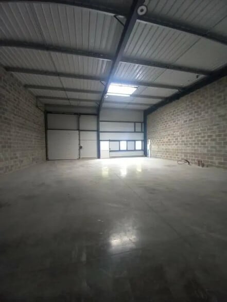 Local d'activités dans Bretteville-sur-Odon à vendre - Photo intérieure – Image 3 sur 7