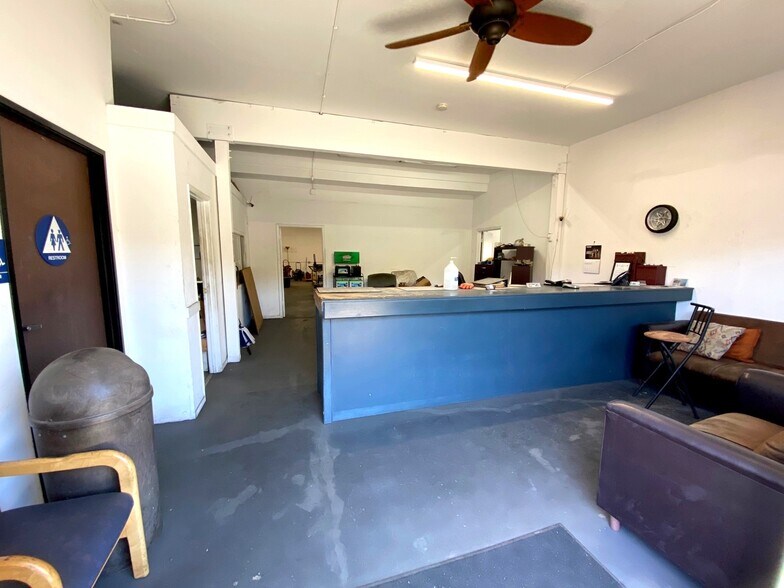 2372 Industry St, Oceanside, CA à louer - Photo de l’immeuble – Image 3 sur 9