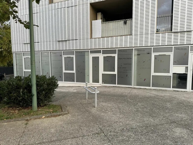 Local commercial dans Arcueil à louer - Photo de l’immeuble – Image 2 sur 6