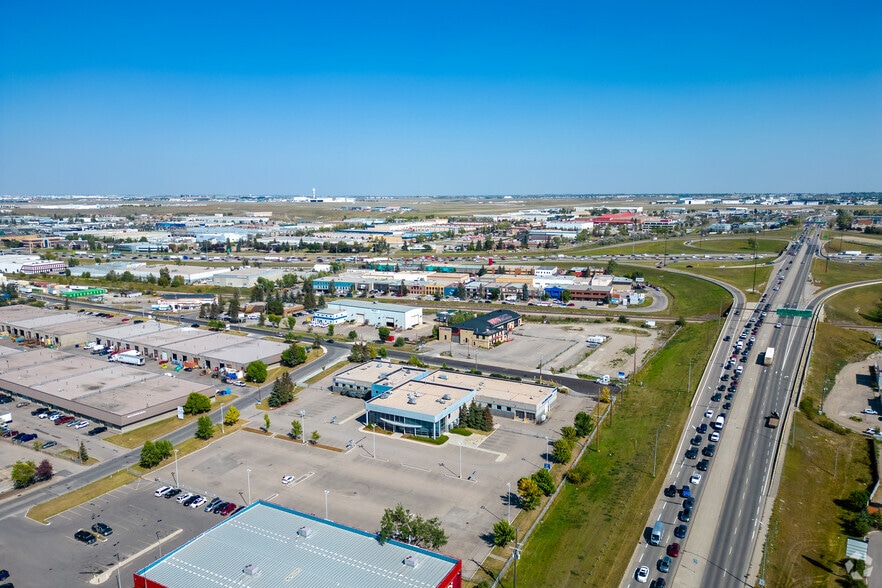 665 Goddard Ave NE, Calgary, AB à louer - Aérien – Image 3 sur 8