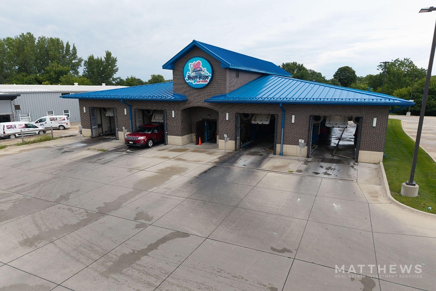 5414 University Ave, Cedar Falls, IA à vendre - Photo principale – Image 2 sur 4