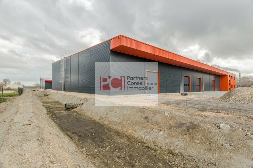 Industriel/Logistique dans Beaucaire à louer Photo de l’immeuble– Image 1 sur 3