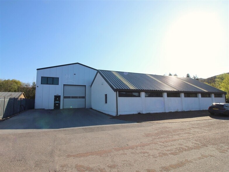 Units 123 Industrial Unit Ullapool, Ullapool à vendre - Photo de l’immeuble – Image 2 sur 27