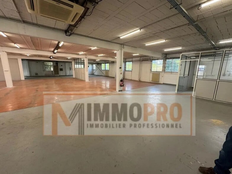 Local d’activités dans Villeneuve-Loubet à louer - Photo de l’immeuble – Image 2 sur 6