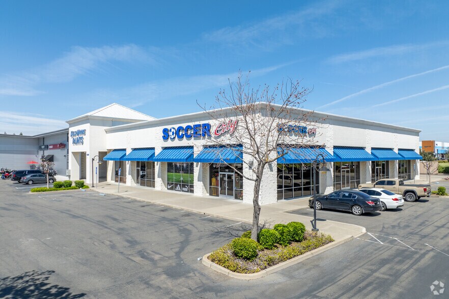 10299 E Stockton Blvd, Elk Grove, CA à vendre - Photo principale – Image 1 sur 7