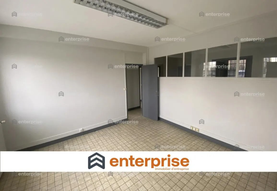 Bureau dans Compiègne à louer Photo de l’immeuble– Image 1 sur 10