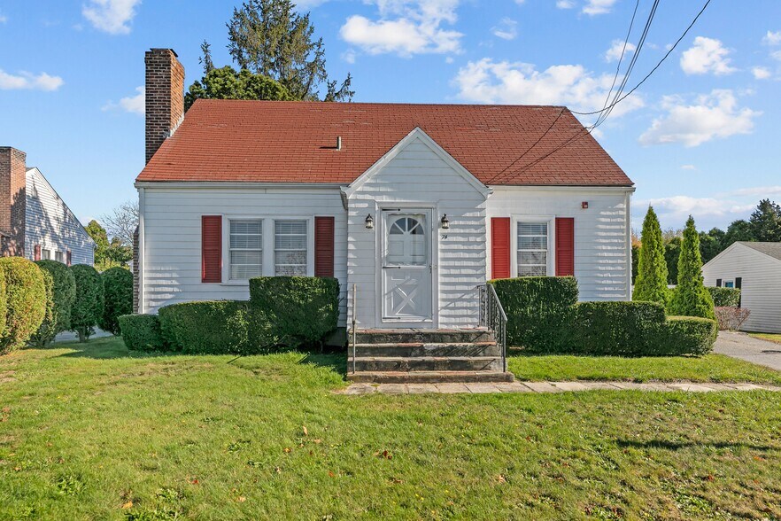 74 Valley Rd, Middletown, RI à vendre - Photo de l’immeuble – Image 1 sur 48