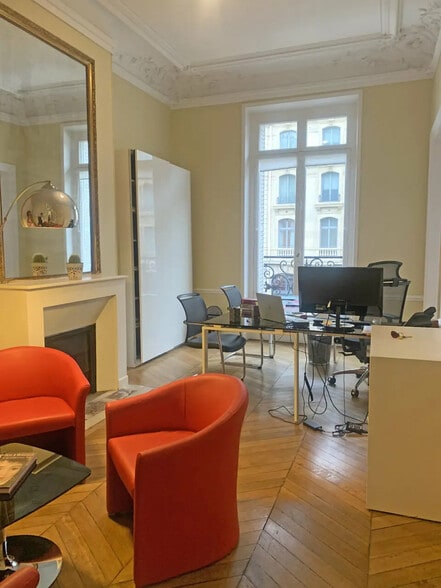 94 Rue Saint-Lazare, Paris à louer - Photo de l’immeuble – Image 2 sur 26