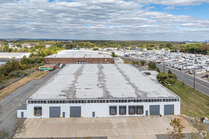 449 Blair Rd, Avenel, NJ à louer - Photo de l’immeuble – Image 3 sur 9