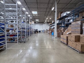 40800 Enterprise Dr, Sterling Heights, MI à louer Photo intérieure– Image 2 sur 3