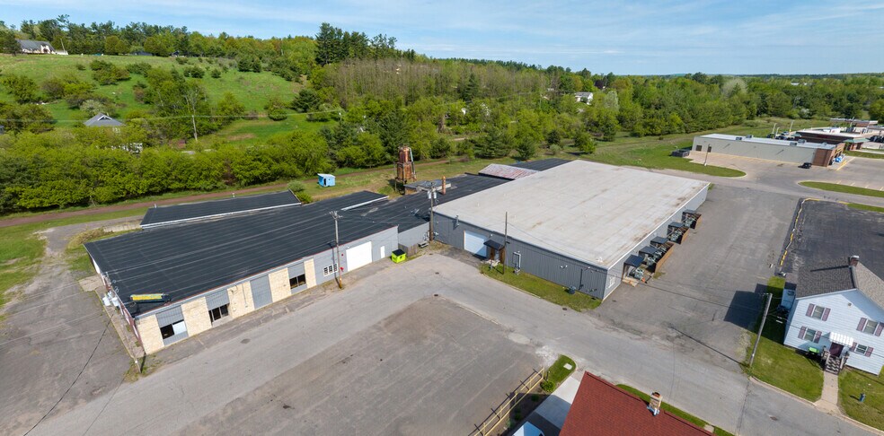 106 E Smith St, Iron Mountain, MI à vendre - Photo principale – Image 1 sur 41