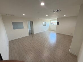 8805-8811 Reseda Blvd, Northridge, CA à louer Photo intérieure– Image 1 sur 7