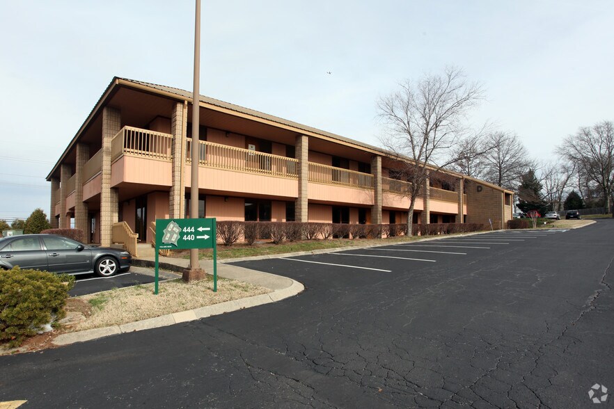 446 Metroplex Dr, Nashville, TN à vendre - Photo principale – Image 1 sur 8