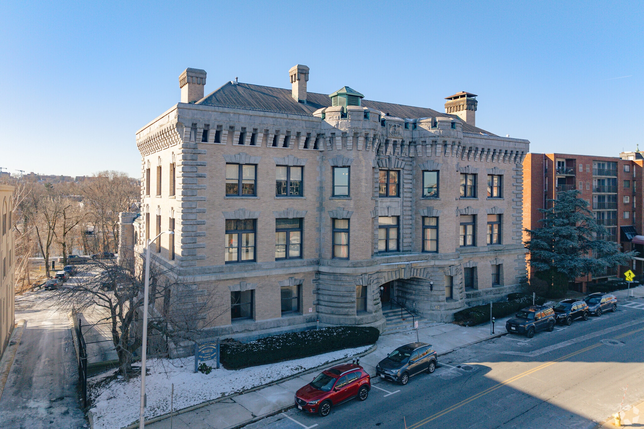 92 High St, Medford, MA à louer Photo principale– Image 1 sur 25