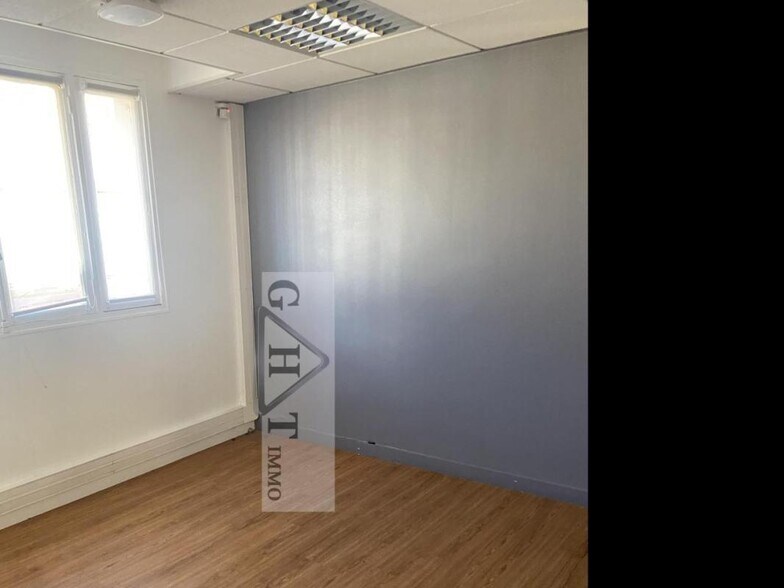 Bureau dans Bonneuil-sur-Marne à louer - Photo intérieure – Image 3 sur 8