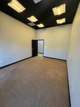 120 E 5th St, Edmond, OK à louer Photo intérieure– Image 2 sur 3
