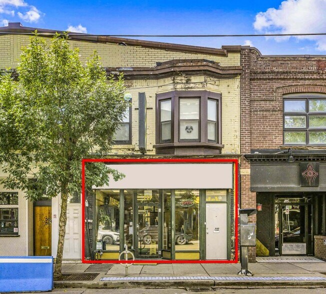 727 Queen St E, Toronto, ON à louer - Photo de l’immeuble – Image 2 sur 3