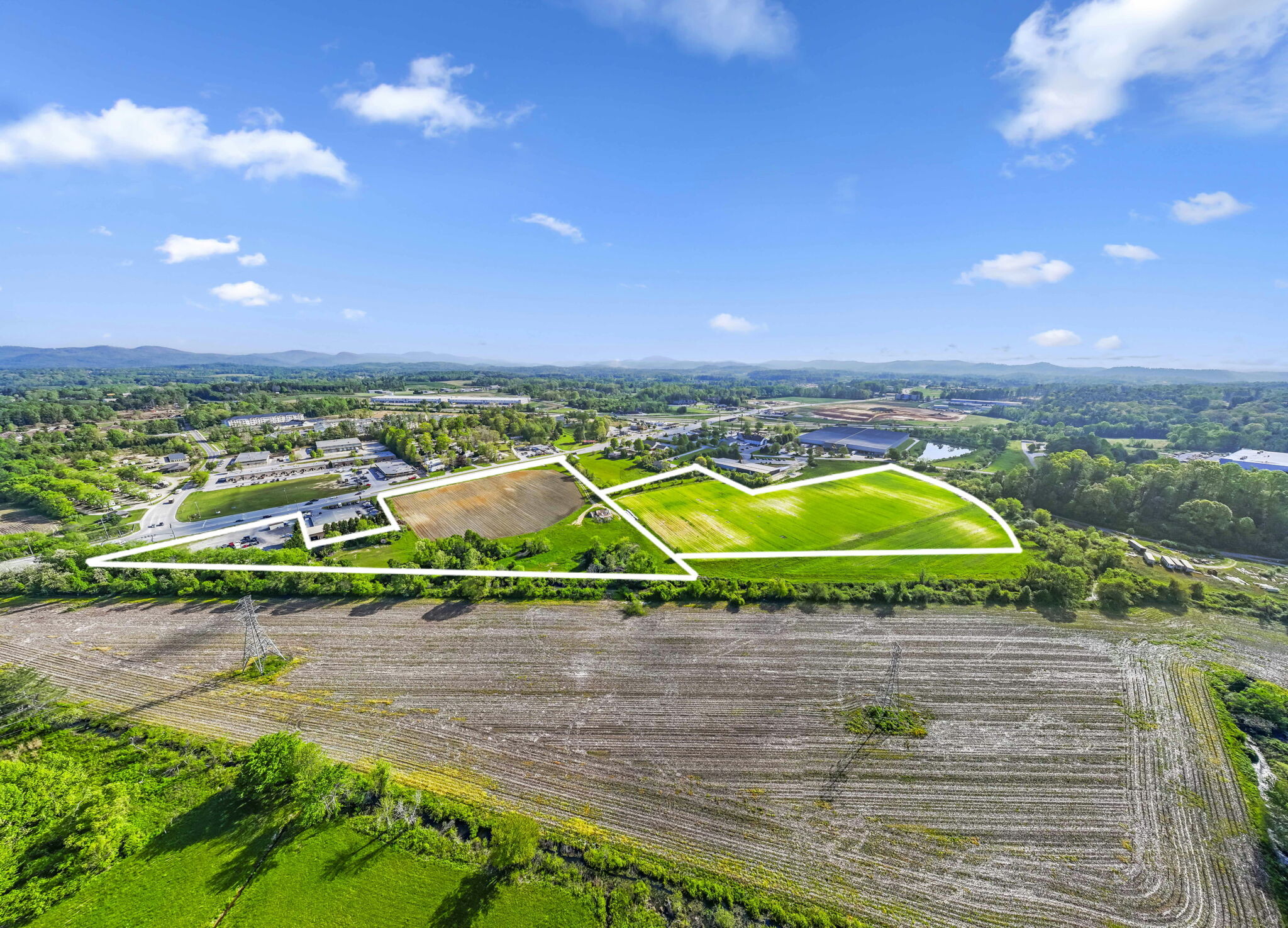 000 Upward Rd, Flat Rock, NC à vendre Photo principale– Image 1 sur 17