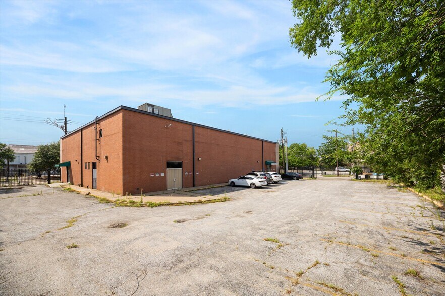 2918 San Jacinto St, Houston, TX à vendre - Photo de l’immeuble – Image 2 sur 17