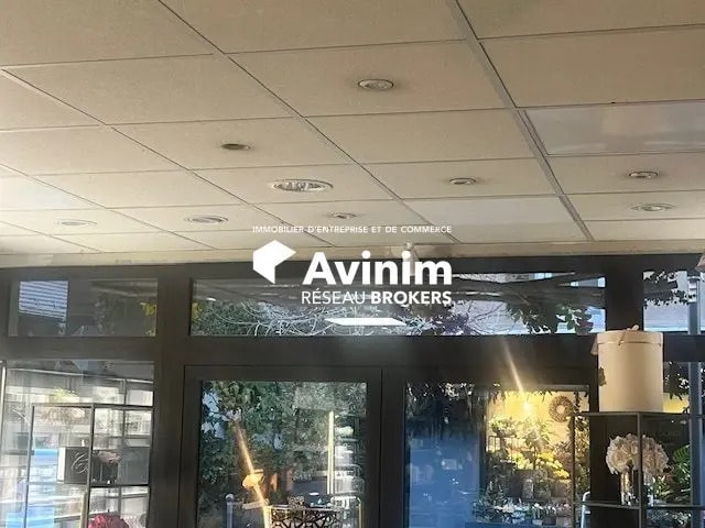 Plus de détails pour Local commercial à vendre
