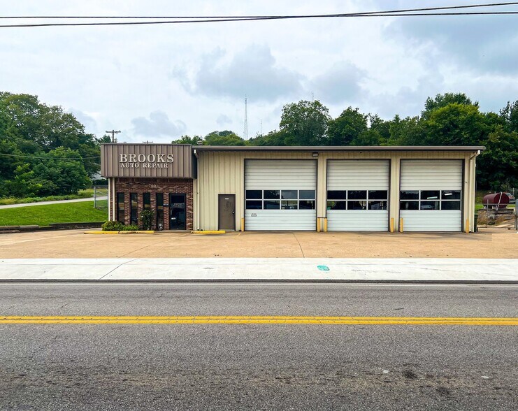 700 N 1st St, Pulaski, TN à vendre - Photo de l’immeuble – Image 3 sur 5