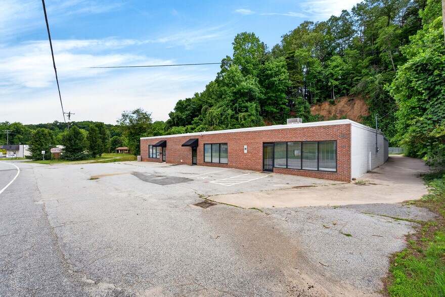 1141 S Trade St, Tryon, NC à louer - Photo de l’immeuble – Image 3 sur 11