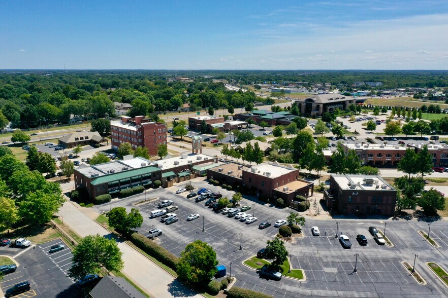 2101 W Chesterfield Blvd, Springfield, MO à vendre - Photo de l’immeuble – Image 2 sur 46