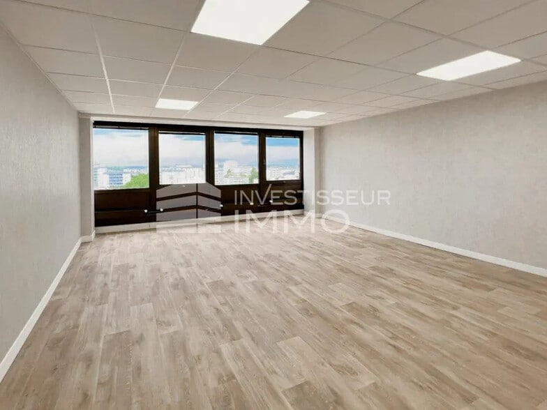 Bureau dans Créteil à louer - Photo de l’immeuble – Image 2 sur 5