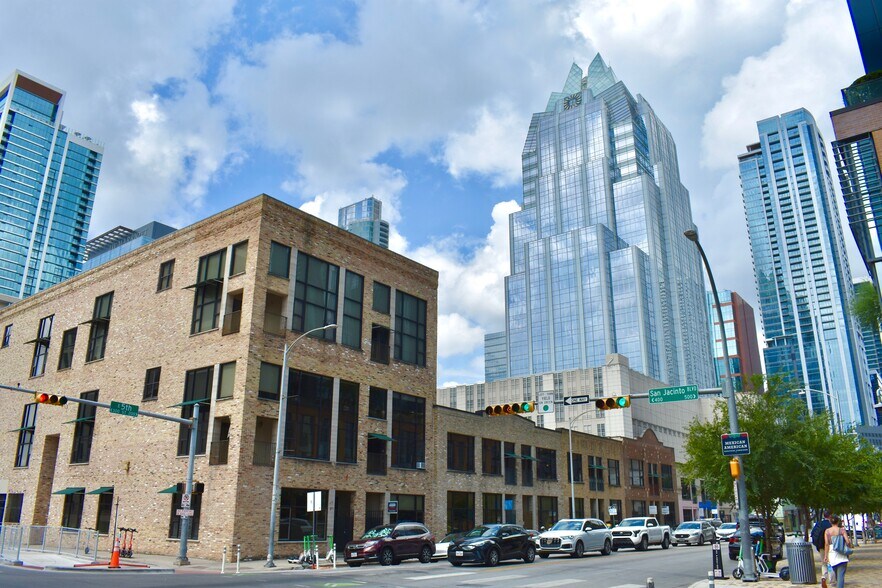 411 Brazos St, Austin, TX à louer - Photo de l’immeuble – Image 2 sur 10