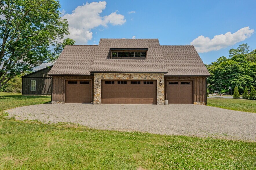 2 Mission St, Baltic, CT à vendre - Photo de l’immeuble – Image 2 sur 7