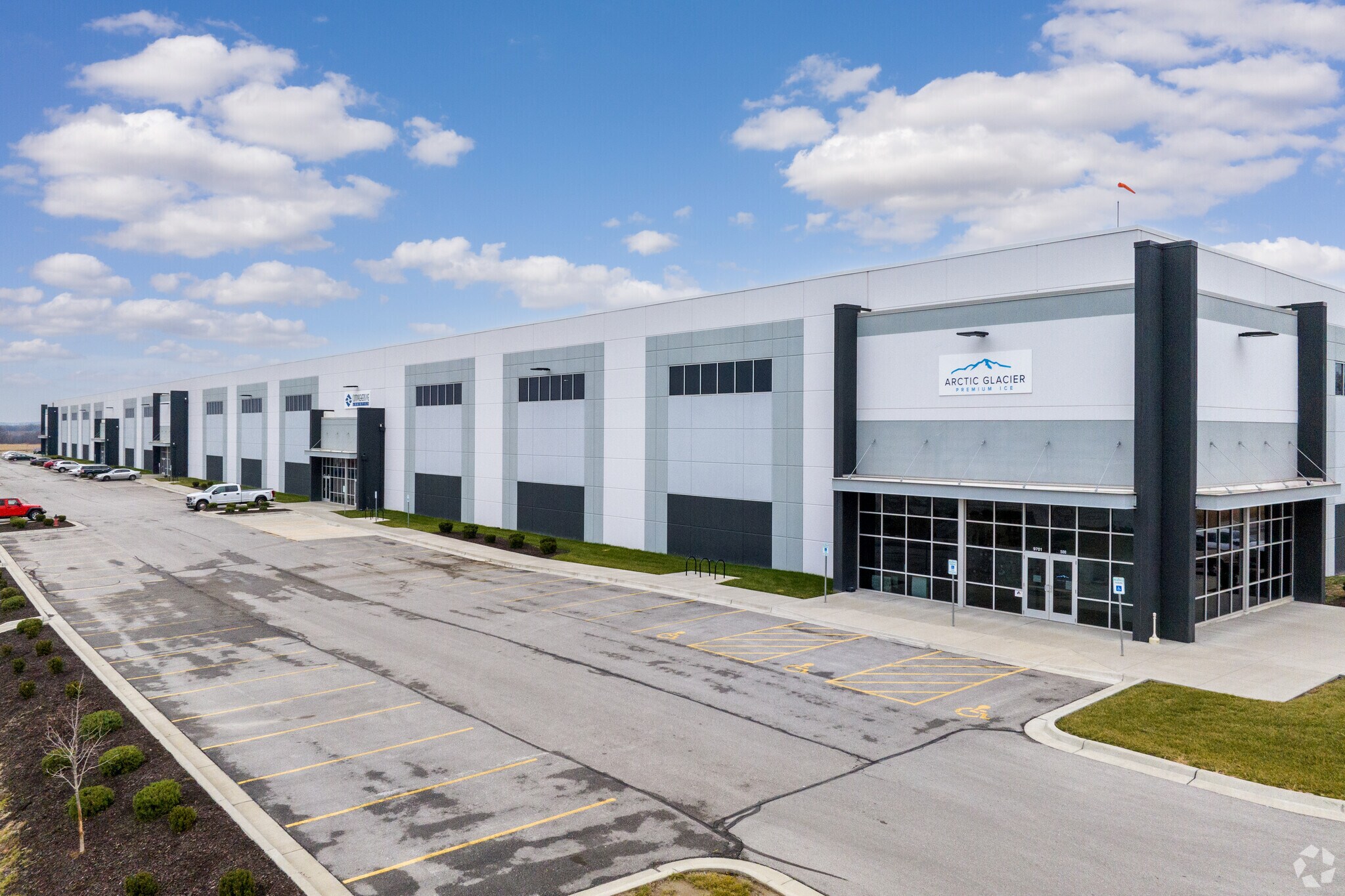 9501 NE Parvin Rd, Kansas City, MO à louer Photo principale– Image 1 sur 11