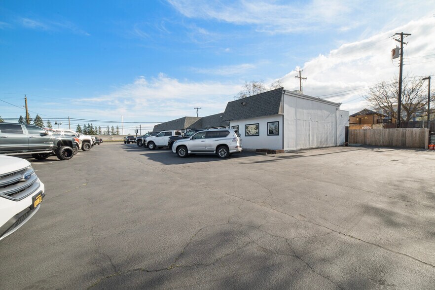 11291 Folsom Blvd, Rancho Cordova, CA à vendre - Photo de l’immeuble – Image 2 sur 57