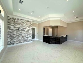 4541 N Josey Ln, Carrollton, TX à louer Photo intérieure– Image 1 sur 9