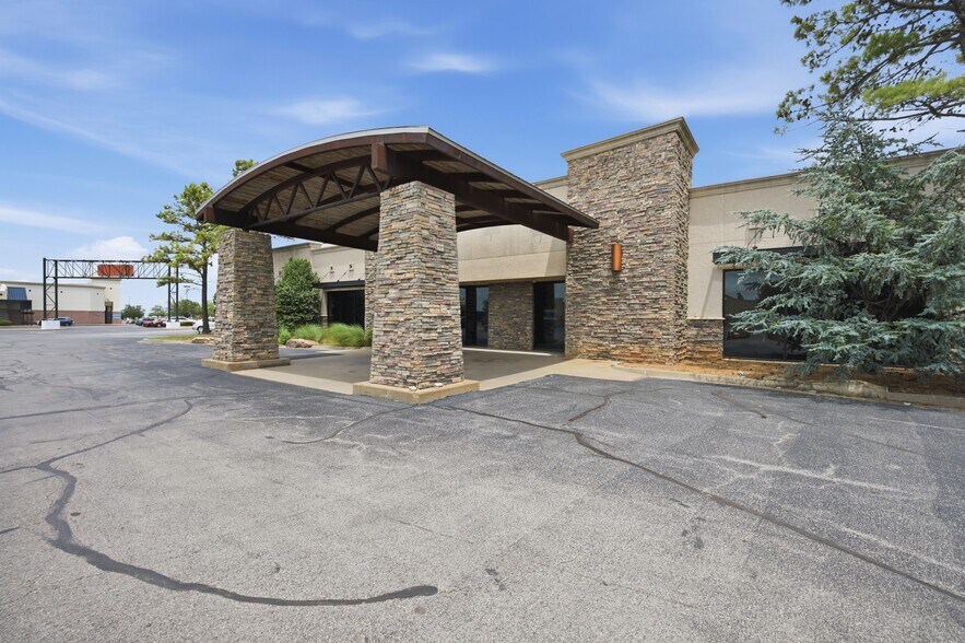 8503-8549 N Rockwell Ave, Oklahoma City, OK à louer - Photo de l’immeuble – Image 2 sur 5