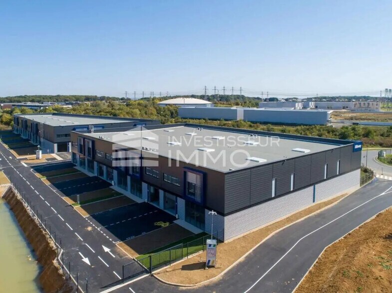 Local d’activités dans Villebon-sur-Yvette à louer - Photo de l’immeuble – Image 2 sur 4