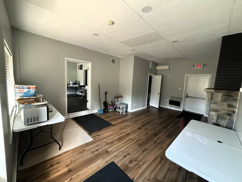 906 Route 940, Pocono Lake, PA à louer - Photo de l’immeuble – Image 3 sur 11