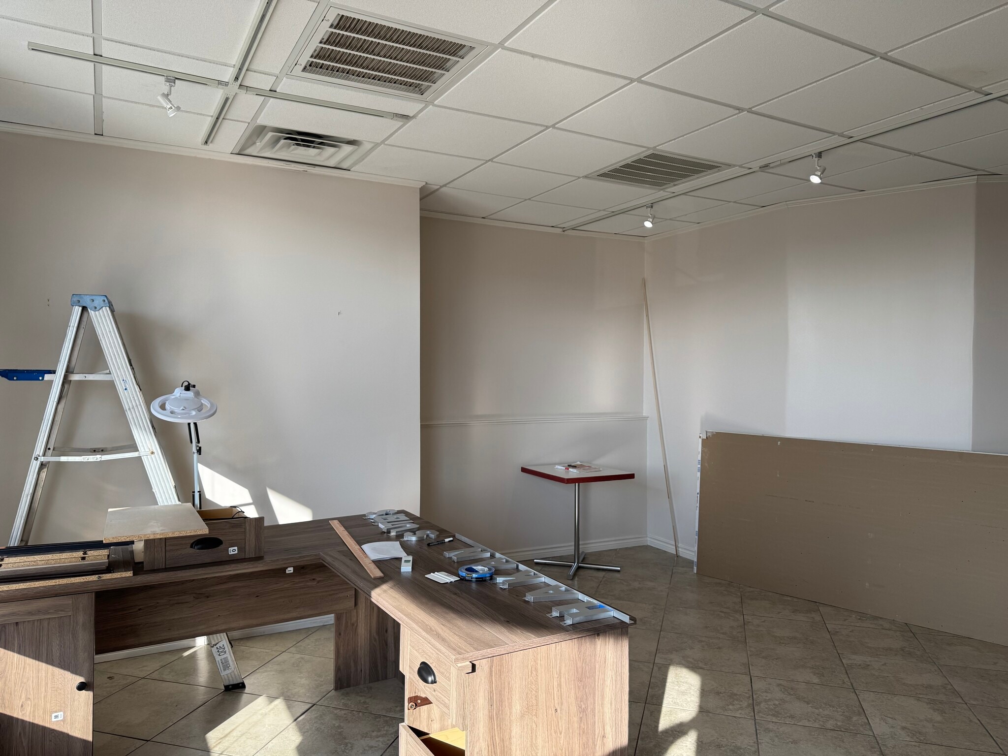 5601 W Lovers Ln, Dallas, TX à louer Photo intérieure– Image 1 sur 6